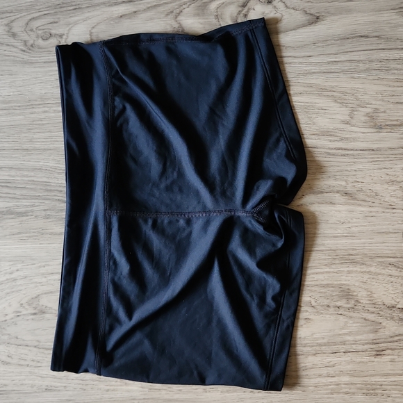 Black Under Armour Shorts - Picture 2 of 4